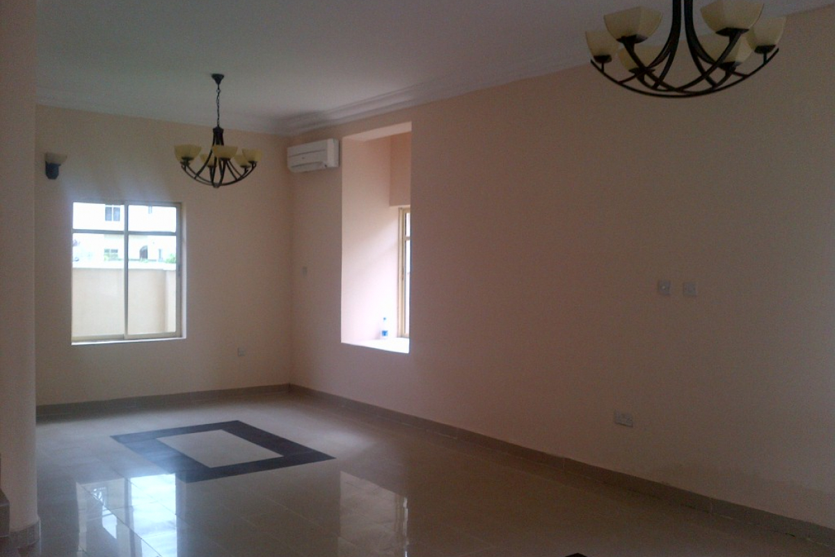 7. sitting room showing dining area