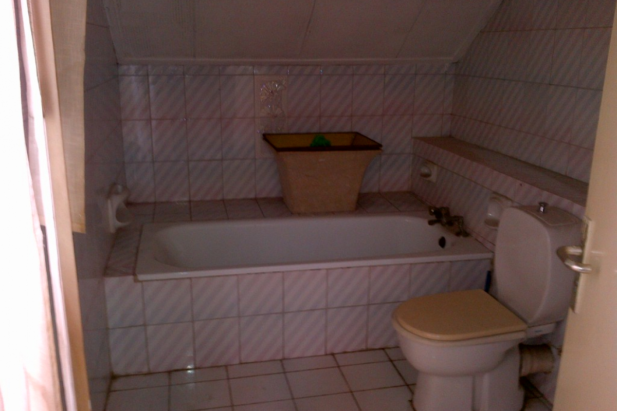 15. pent house toilet and bath