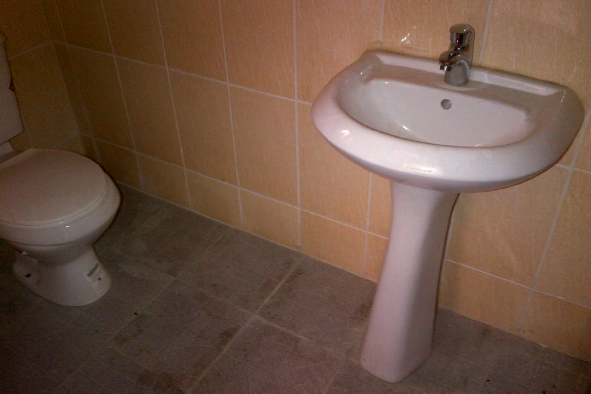 4. guest toilet