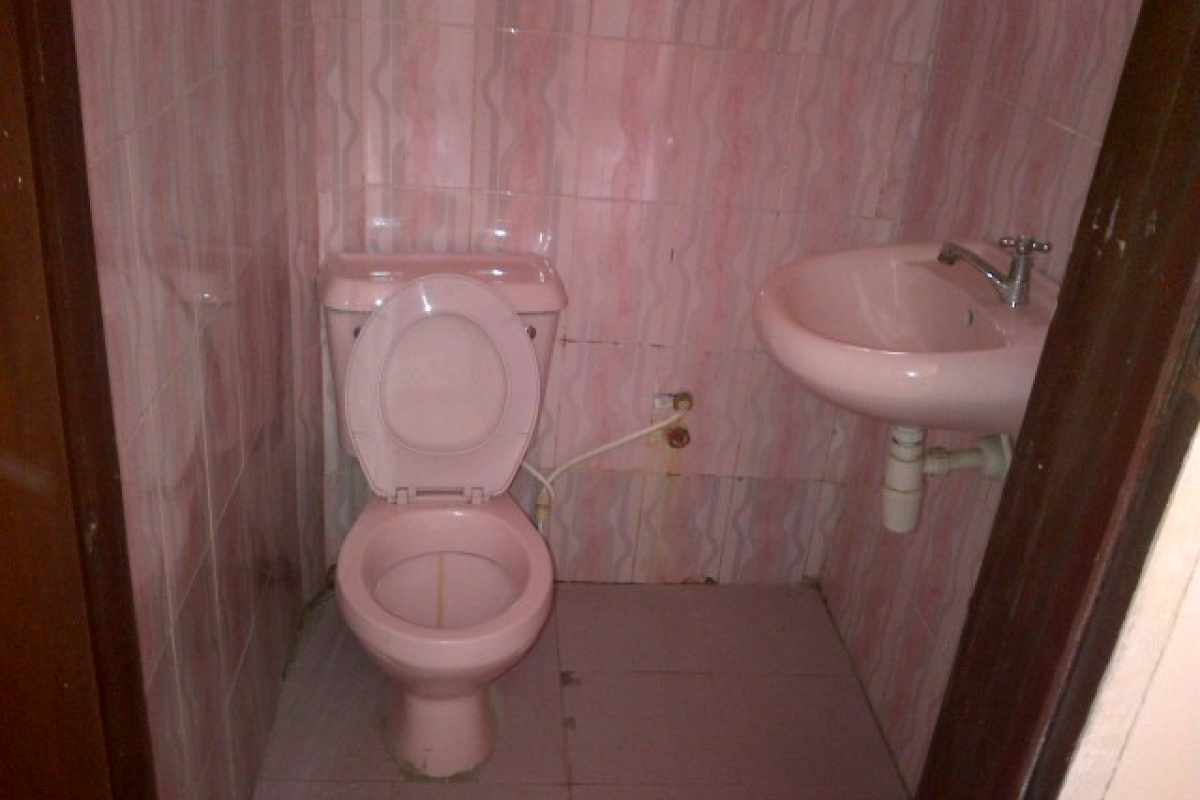4. guest toilet 1