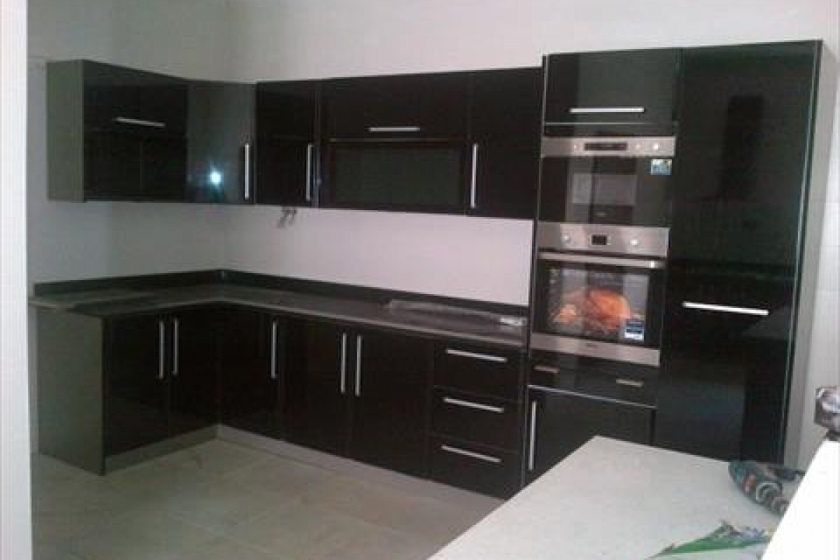 6. fitted kitchen side 1 1 d