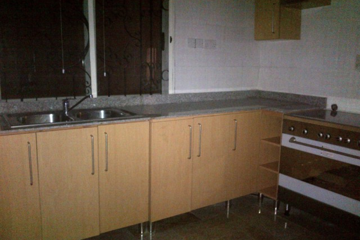 7. fitted kitchen side 2