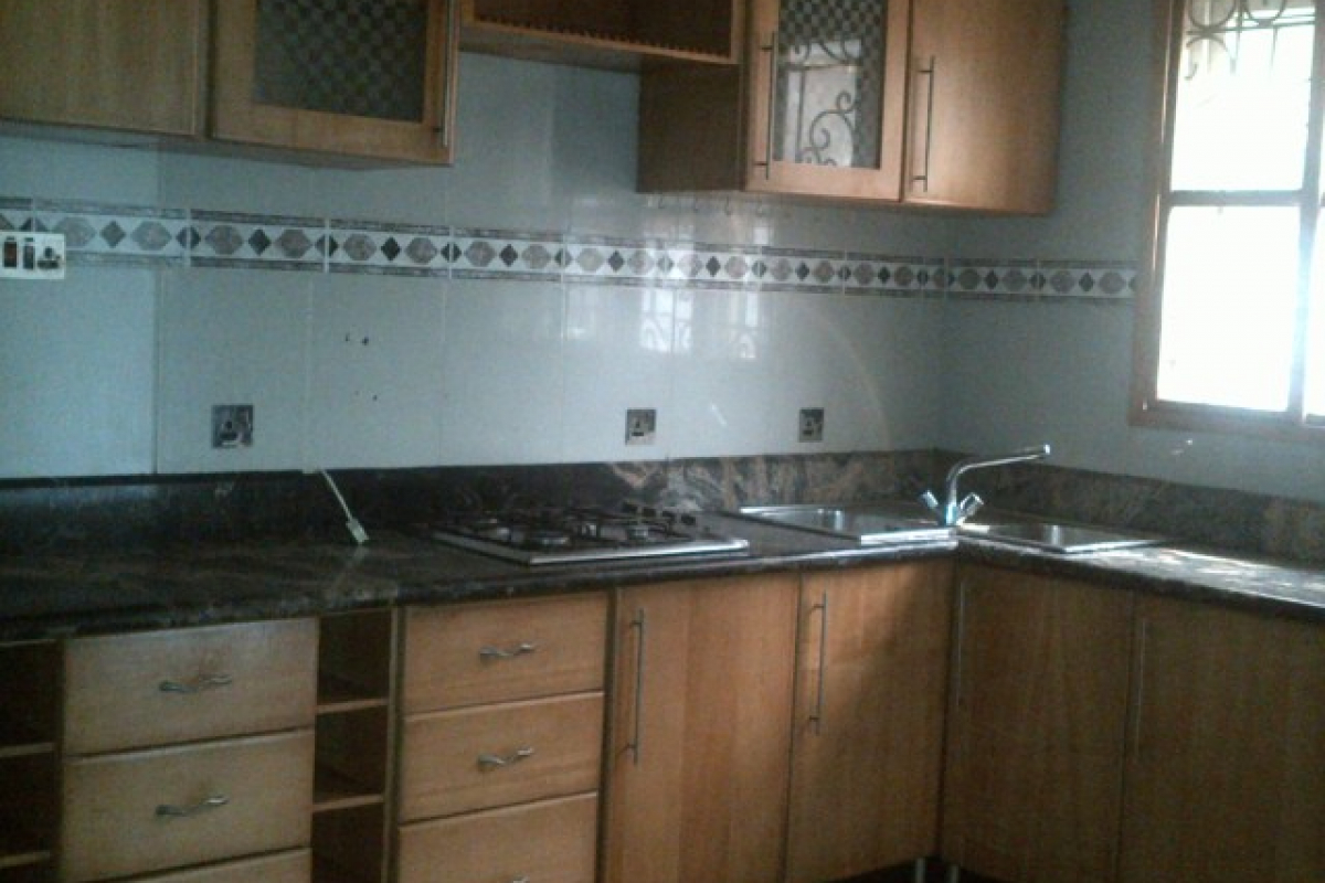 8. fitted kitchen side 1