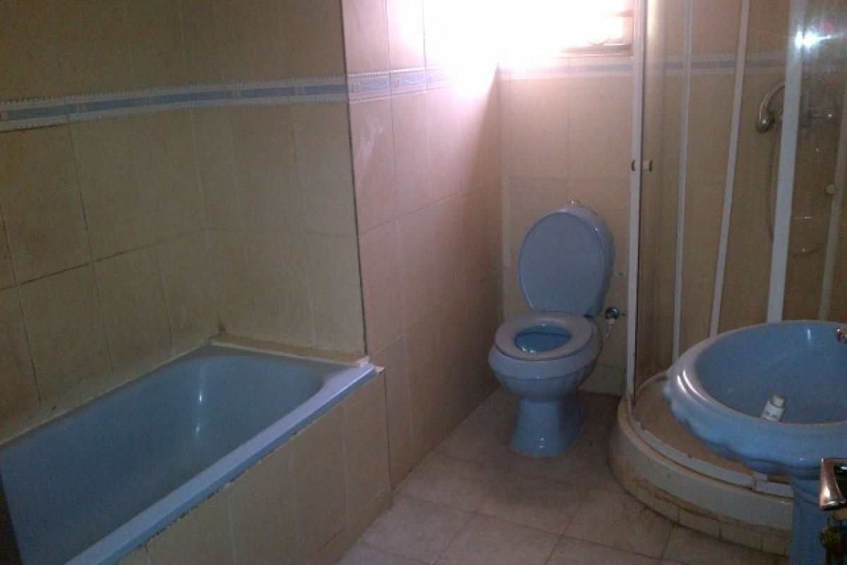 10. toilet bath and shower cubicle