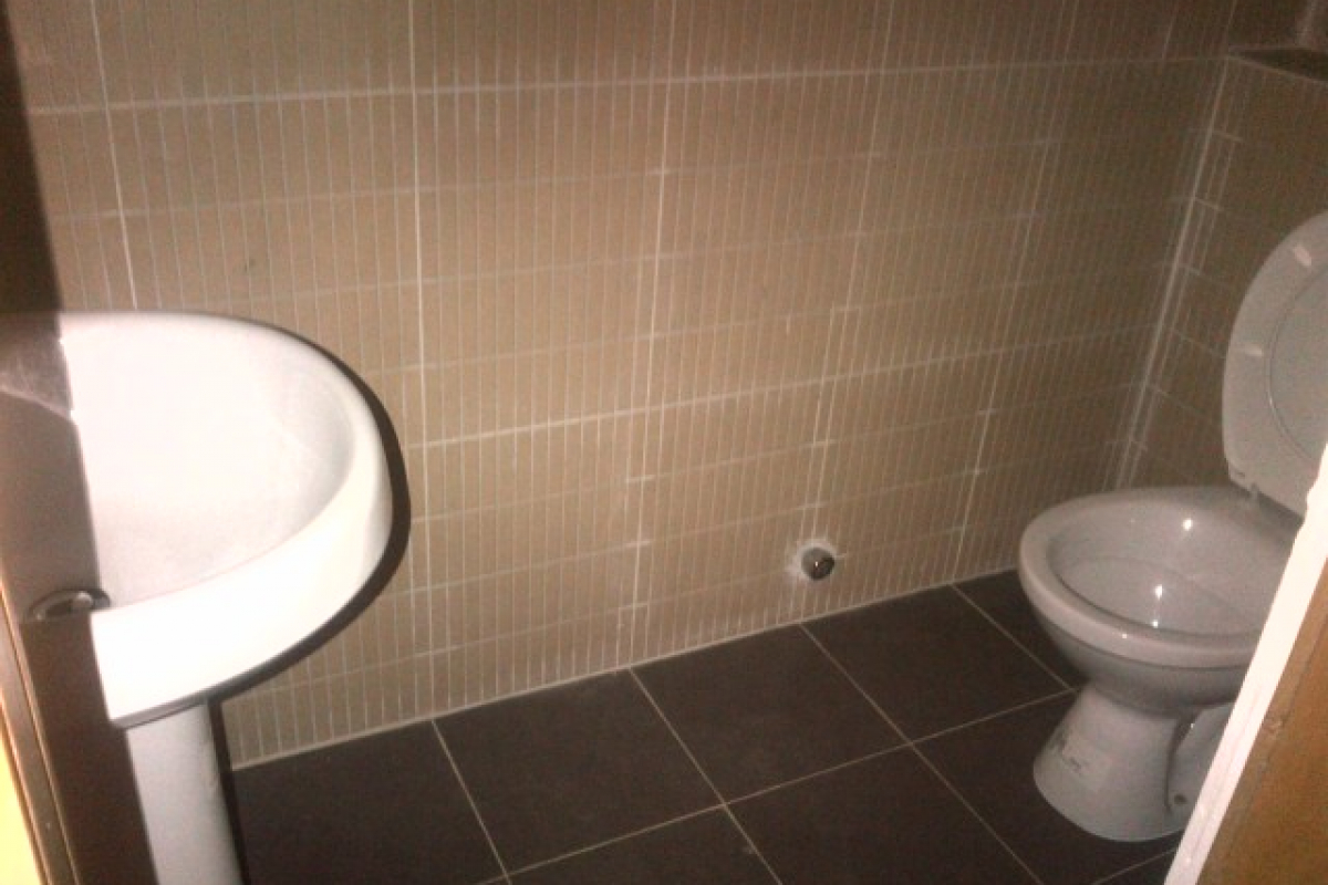 9. guest toilet 1