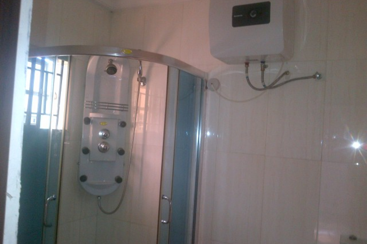 18. shower with water heater