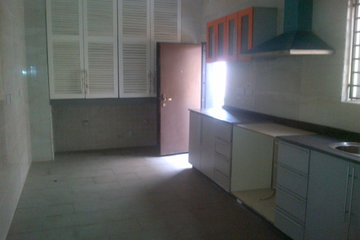 11. fitted kitchen 1