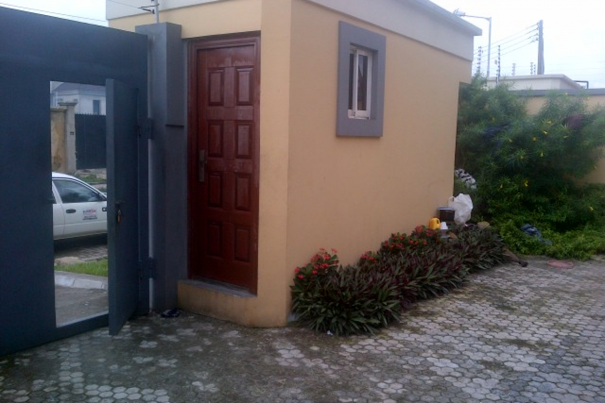 5. gate house