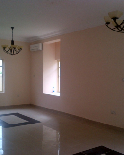 7. sitting room showing dining area