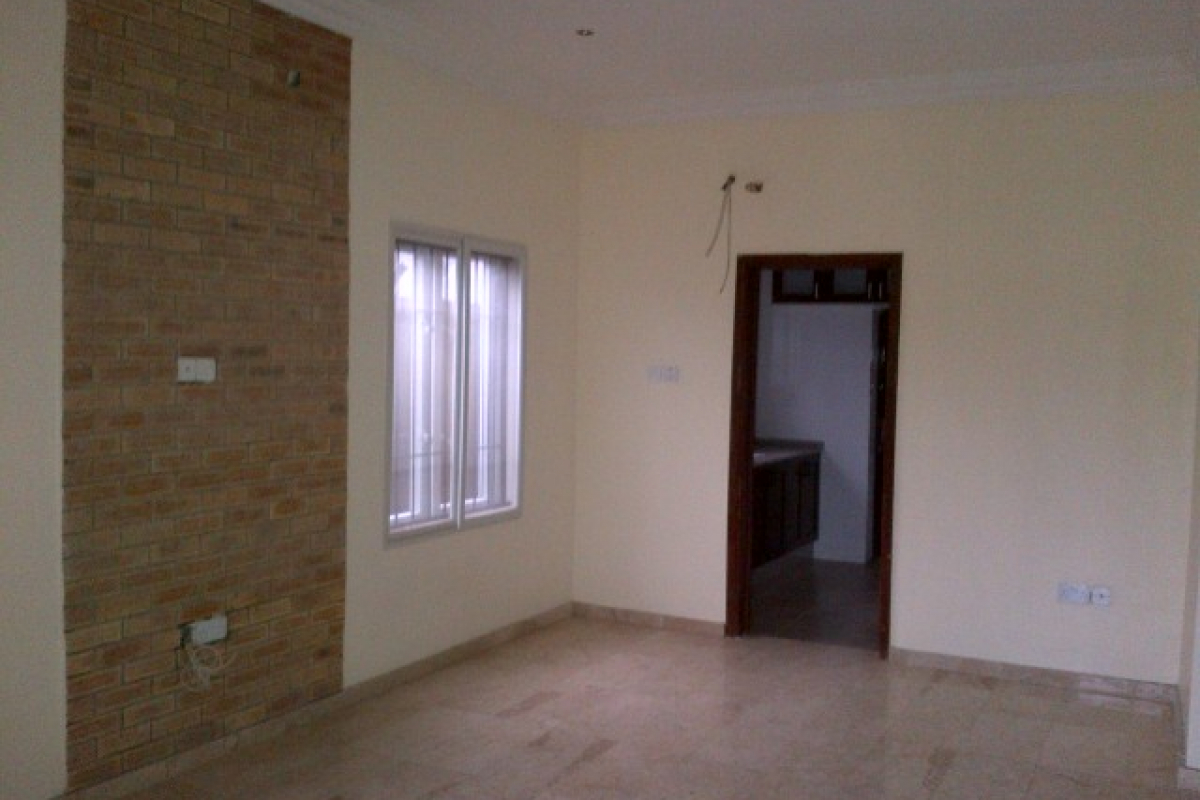 4. dining area showing kitchen entrance