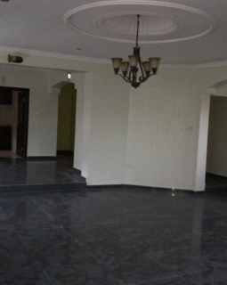 4. sitting room with dining area