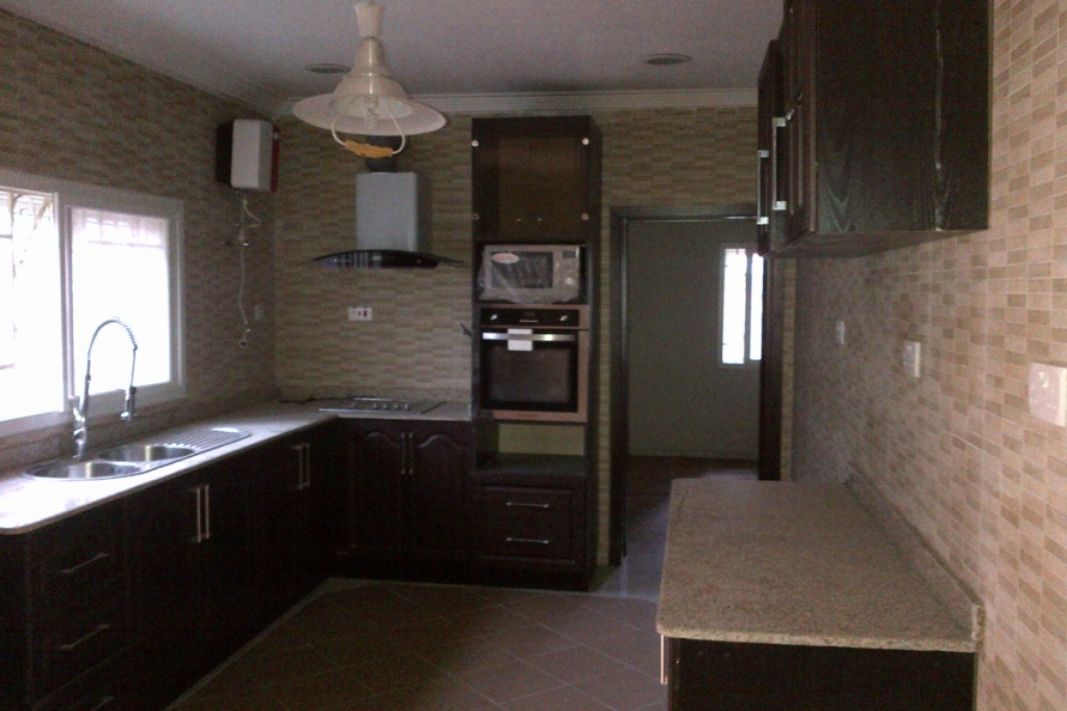 5. kitchen with store