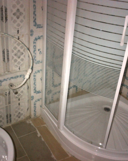 7. toilet and bath for bedroom 1