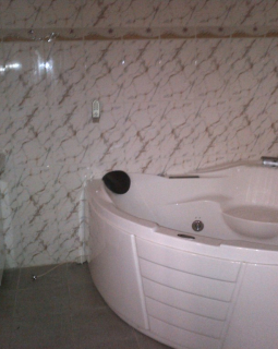 8. jacuzzi at master br