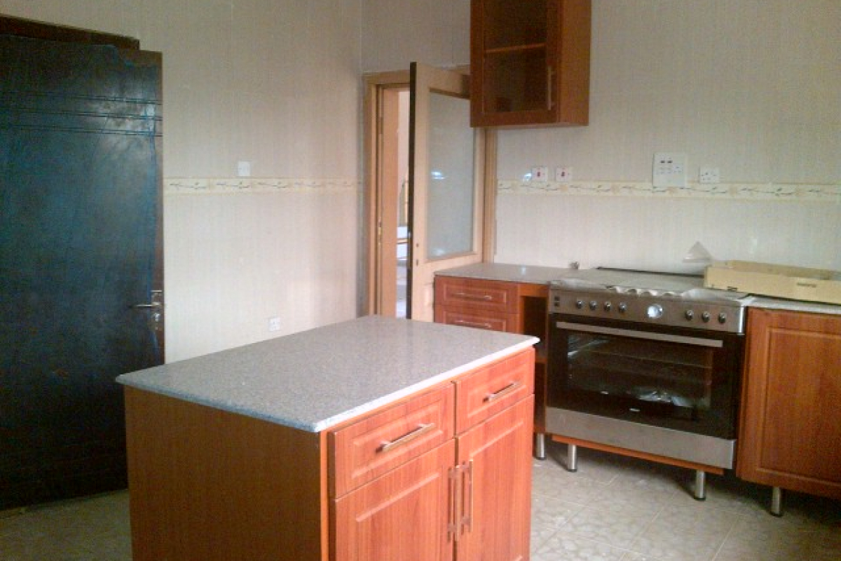 10. fitted kitchen side 2