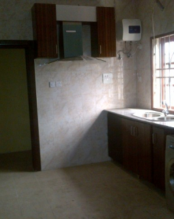 11. fitted kitchen side 1