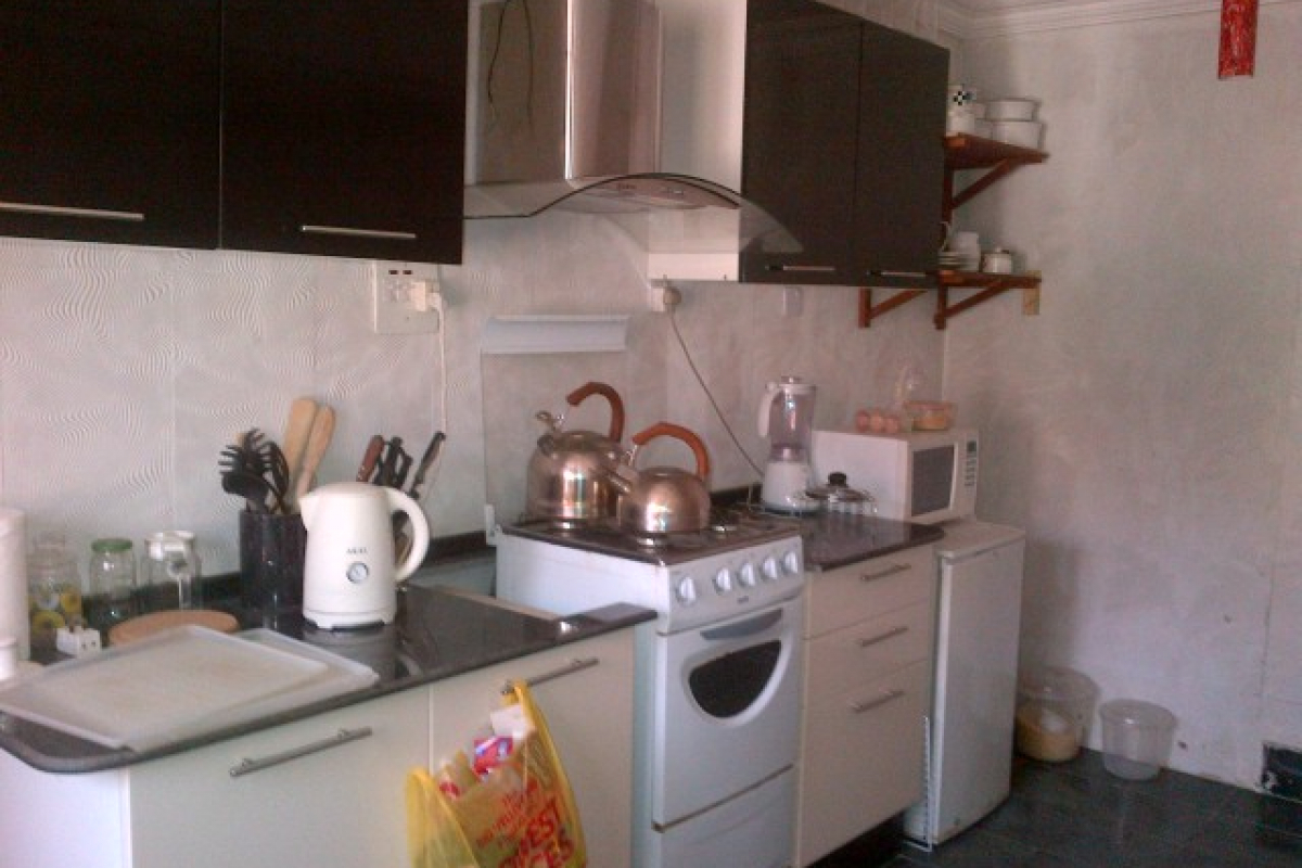 13. fitted kitchen