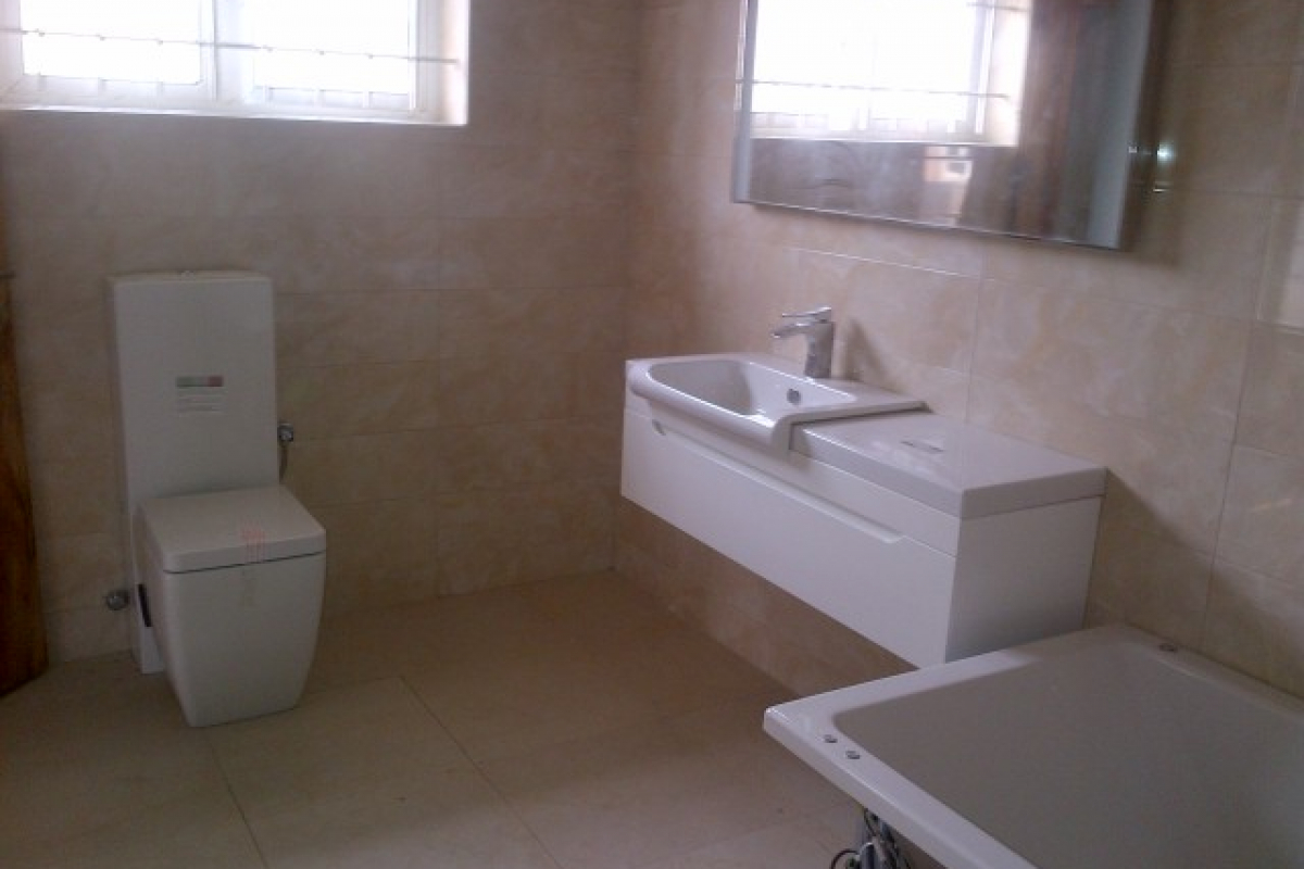 13. master toilet and bath 1