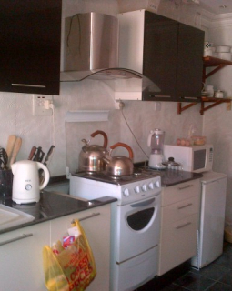 13. fitted kitchen