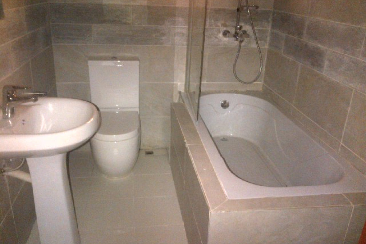 17.toilet and bath 2