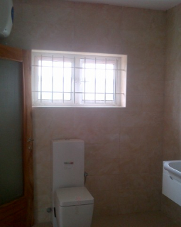 17. toilet and bath 3