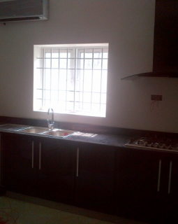 7. fitted kitchen side 2 1