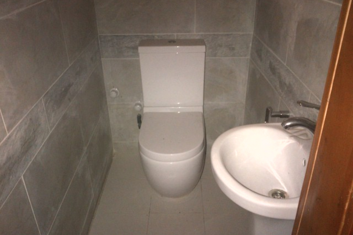 8.guest toilet