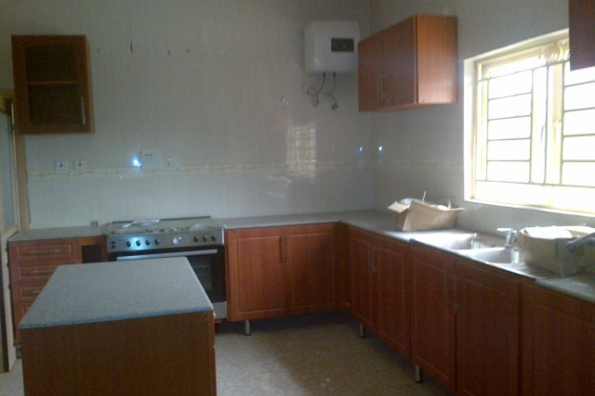 9. fitted kitchen side 1
