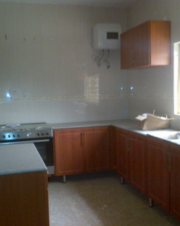 9. fitted kitchen side 1