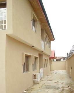 agungi rent side view 2