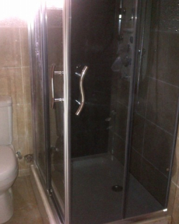 19. toilet and bath 3