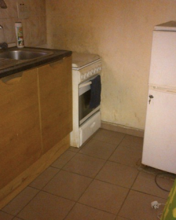 5. fitted kitchen side 1
