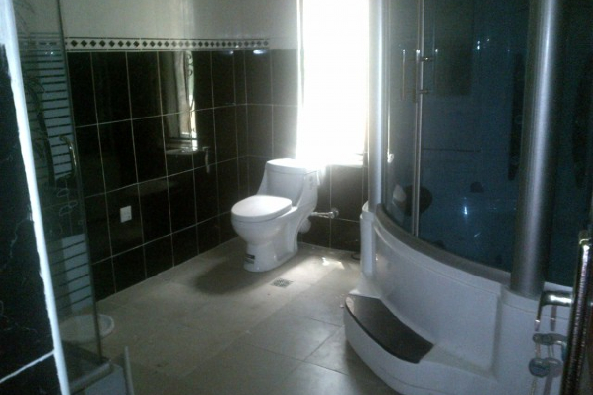 15. master jacuzzi with shower cubicle