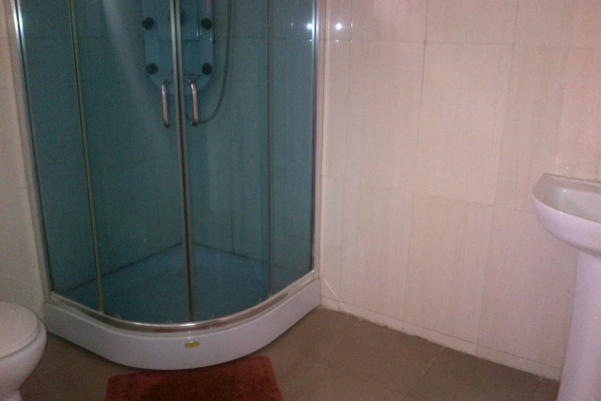 16. water closet and shower cubicle 1