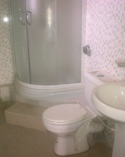 16. toilet and bath 2