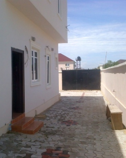 4. gate view