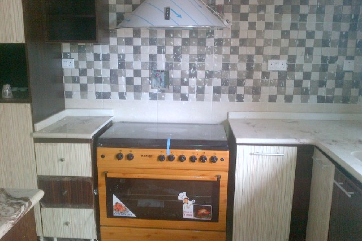 6. fitted kitchen 2