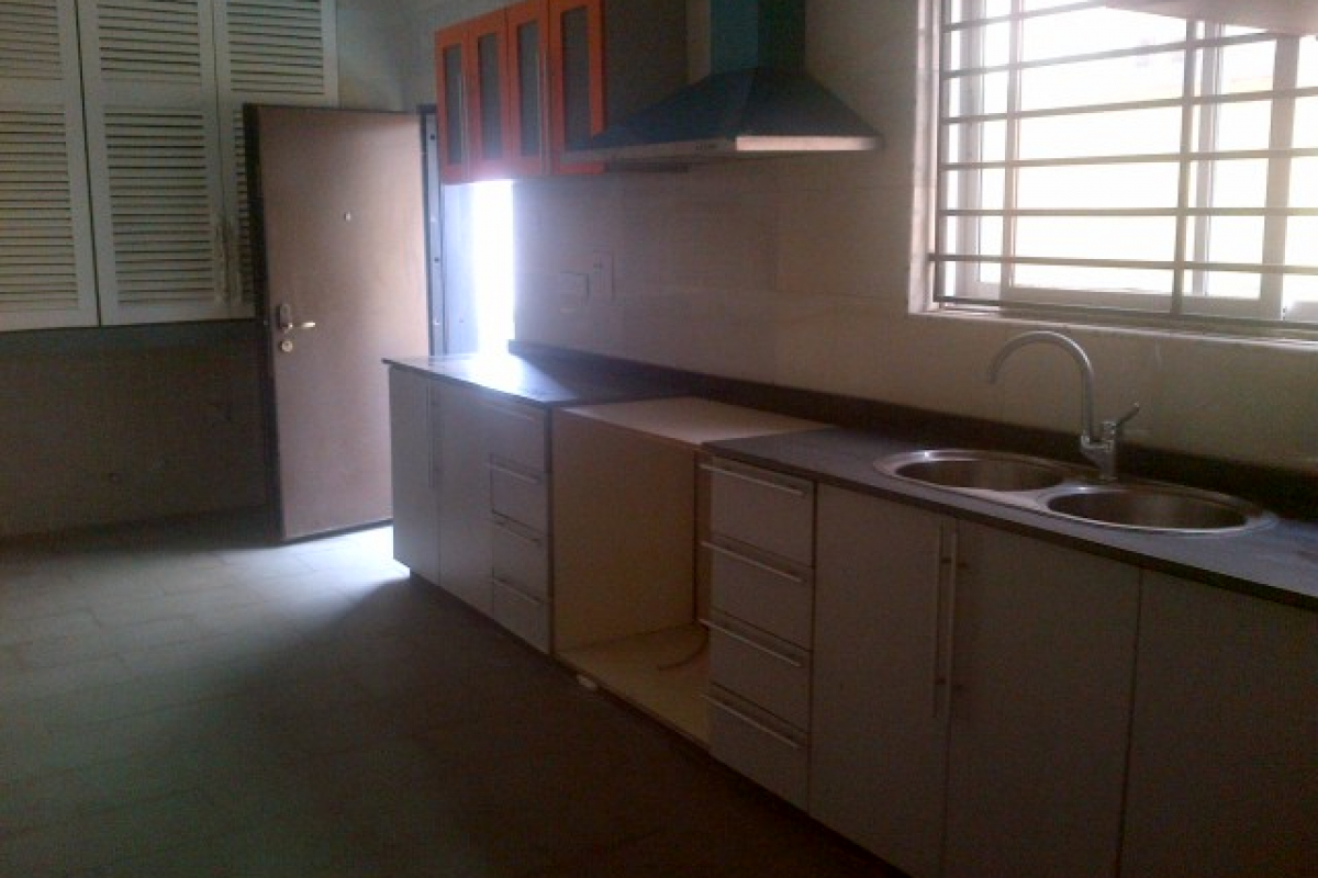 12. fitted kitchen 2