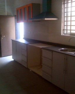 12. fitted kitchen 2