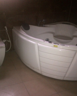17. toilet and bath 1