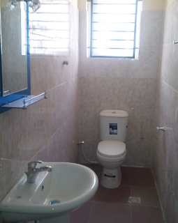21. toilet and bath 2a