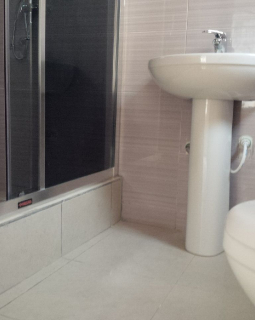 21. toilet and bath 4