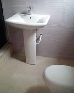 23. toilet and bath 3