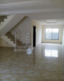 4. sitting room showing dining area